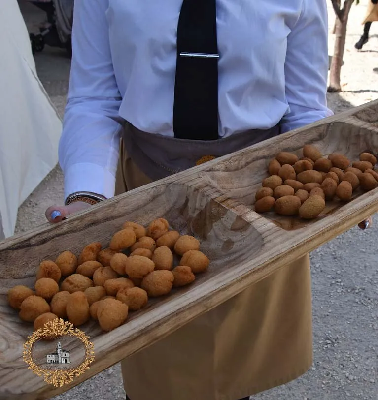 Catering el convento mesero con croquetas de pollo